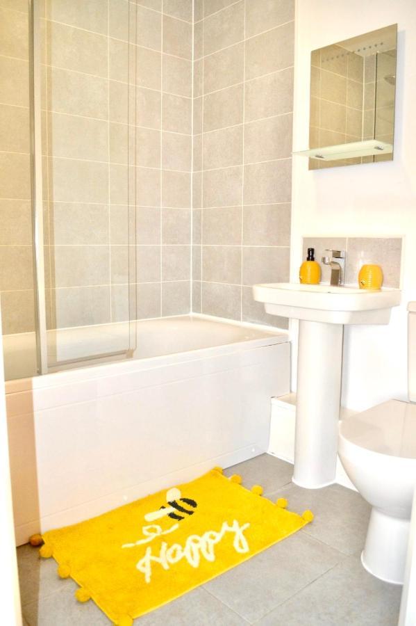 Modern Townhouse, Sleeps 4 With Parking Διαμέρισμα Wakefield Εξωτερικό φωτογραφία
