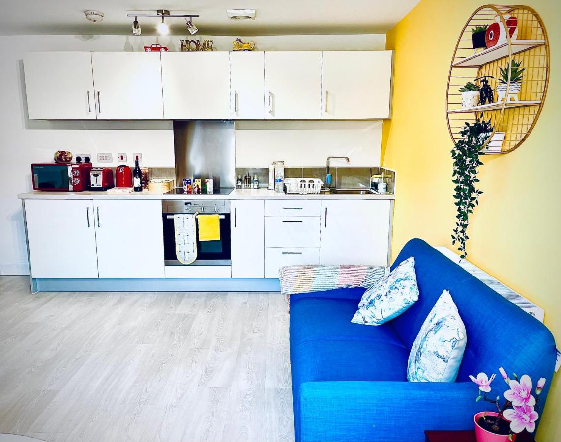 Modern Townhouse, Sleeps 4 With Parking Διαμέρισμα Wakefield Εξωτερικό φωτογραφία
