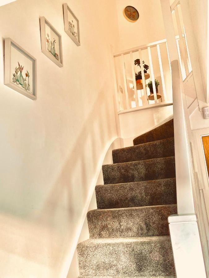 Modern Townhouse, Sleeps 4 With Parking Διαμέρισμα Wakefield Εξωτερικό φωτογραφία