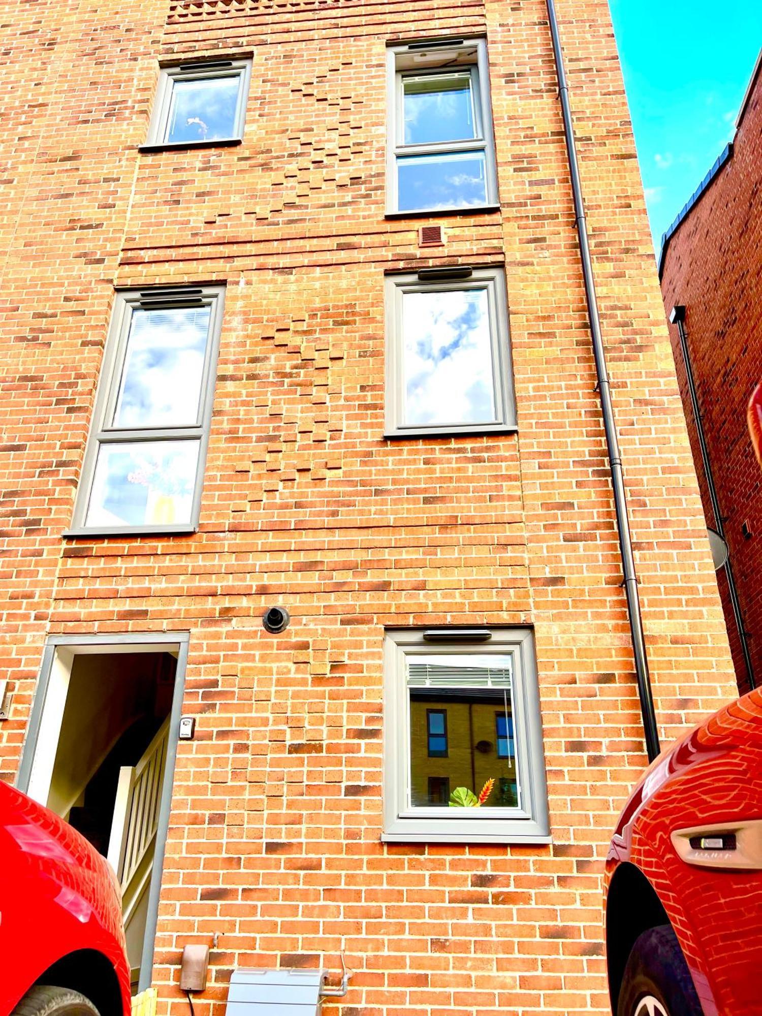 Modern Townhouse, Sleeps 4 With Parking Διαμέρισμα Wakefield Εξωτερικό φωτογραφία